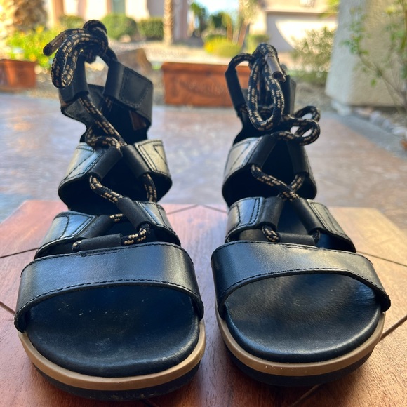 Sorel gladiator sandals - like new! Sz 7.5 - Picture 3 of 7
